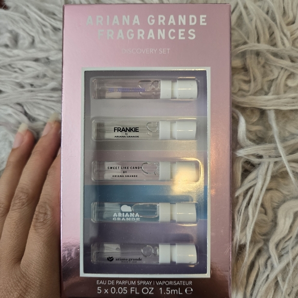 Ariana Grande Other - Ariana Grande Fragrance Discovery Set - Samples